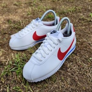 NIKE CLASSIC CORTEZ - Womens Sneakers - SIZE 6